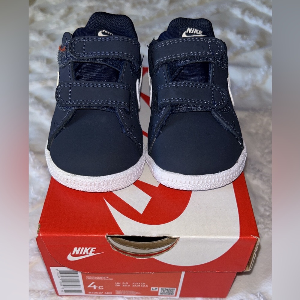 Nike Court Royale